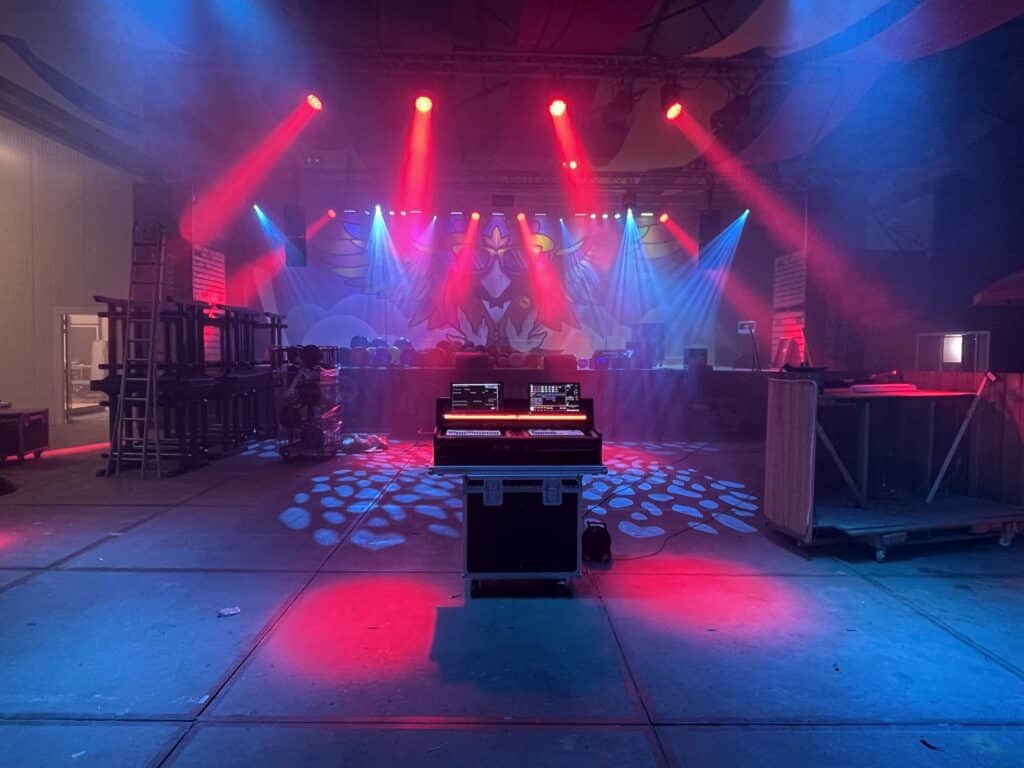 podium voor een fest met verlichting