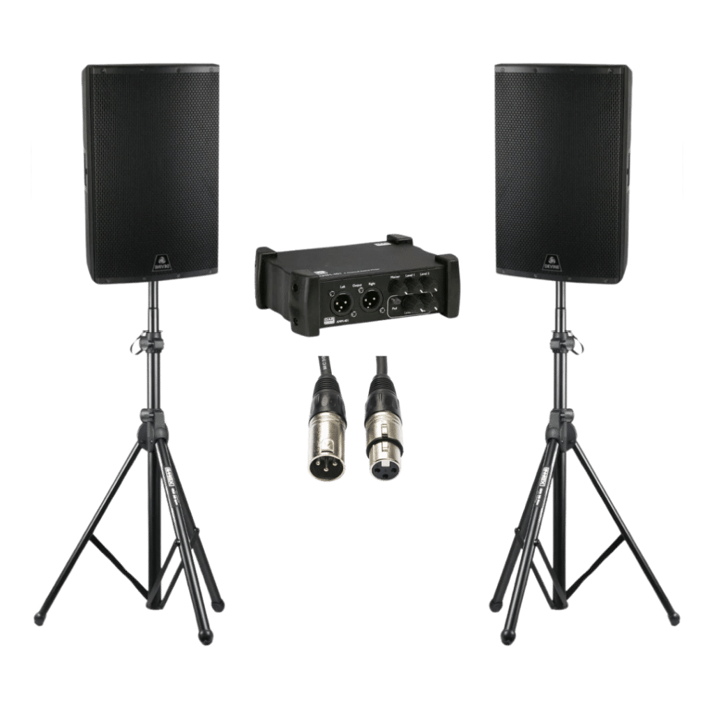 Speaker set met speakers die op statief staan, XLR kabels en DAP mixer