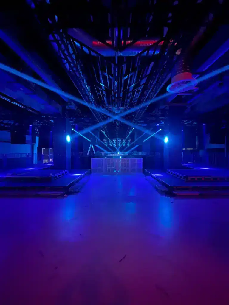 Evenement met verlichting blauw laser