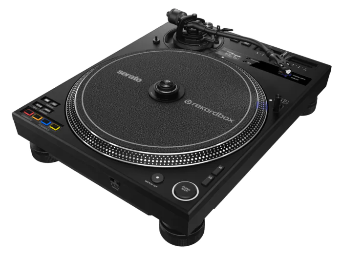 Een analoge draaitafel van het merk Pioneer voor lp's