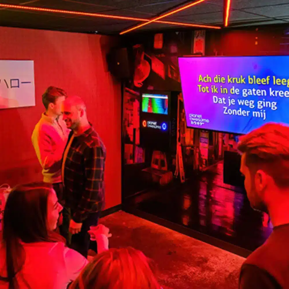 Karaoke set met scherm op feest in Amsterdam