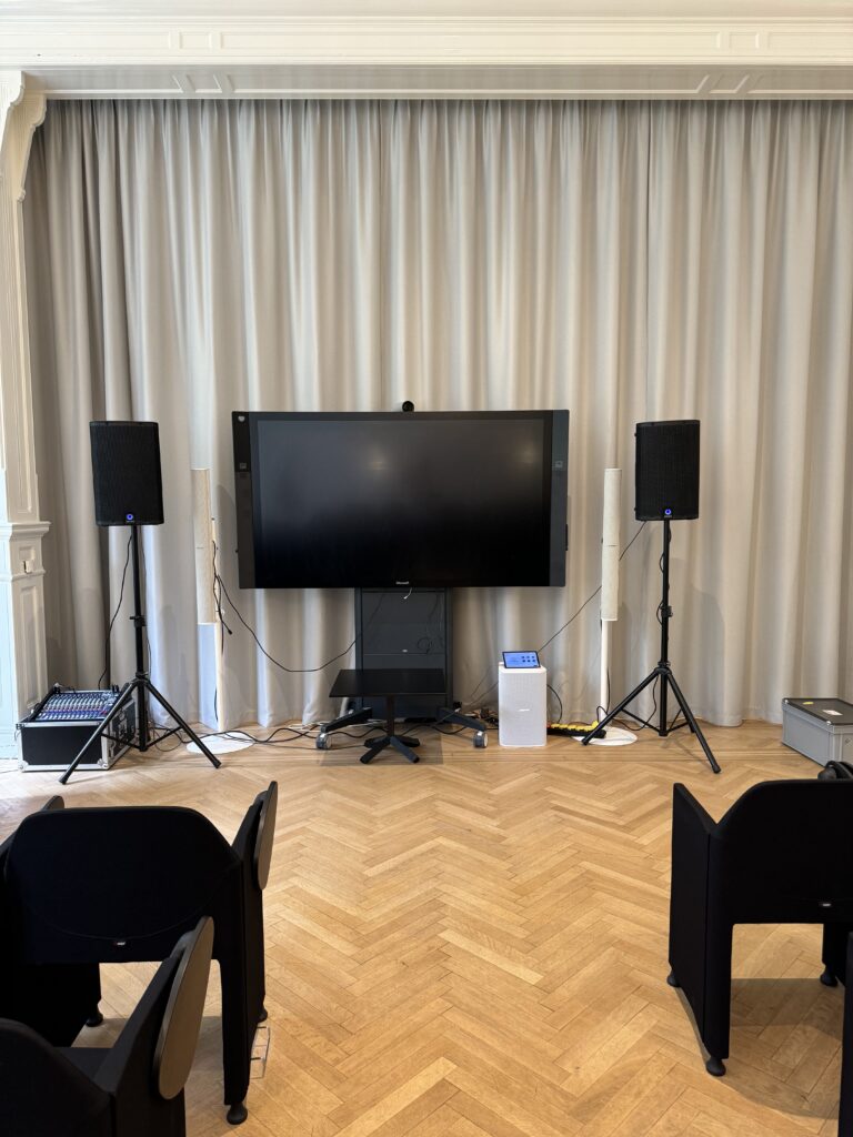 Presentatie set met pipe & drape backdrop